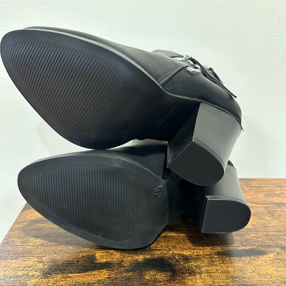 Journee Collection Valley Black Bootie NWT Size 6.5 - Picture 6 of 9